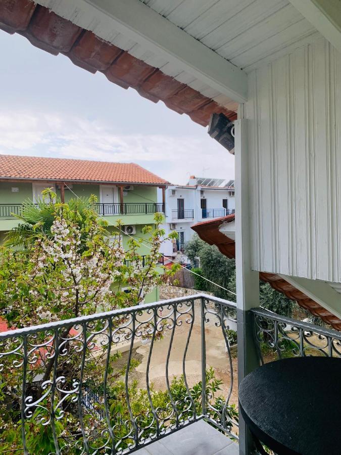 Nadia'S Beach House Пефкари Экстерьер фото